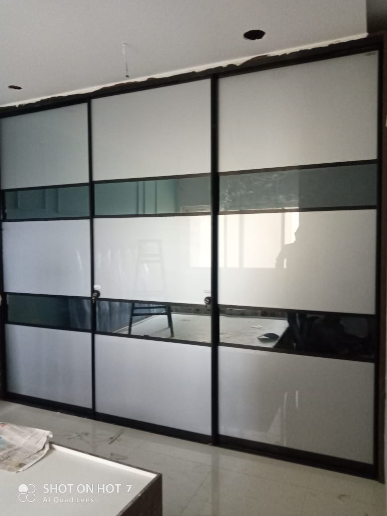 top-lacquer-glass-wardrobes-designs-dealers-manufacturers-in-noida-greater-noida-india